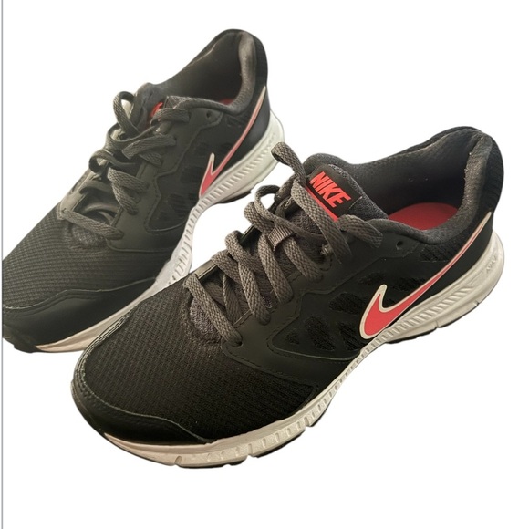 Nike Black and White Sneakers with Red Swoosh - Picture 4 of 4